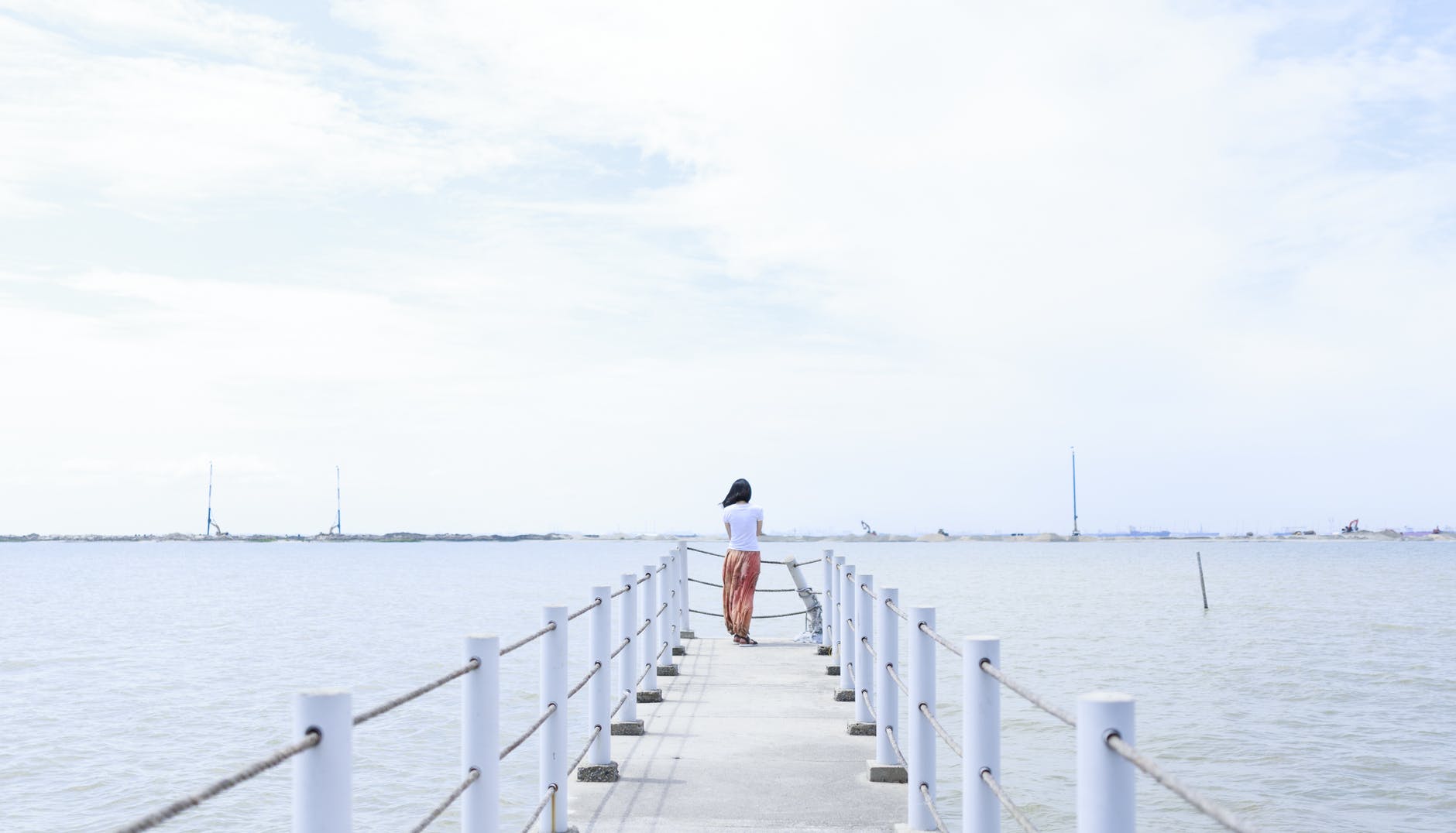 femme lacher prise reconnexion corps therapeute